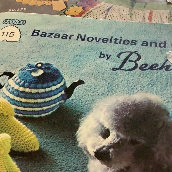 Vintage Patons Beehive and coats and Clark’s novelty knitting - Picture 3 of 4